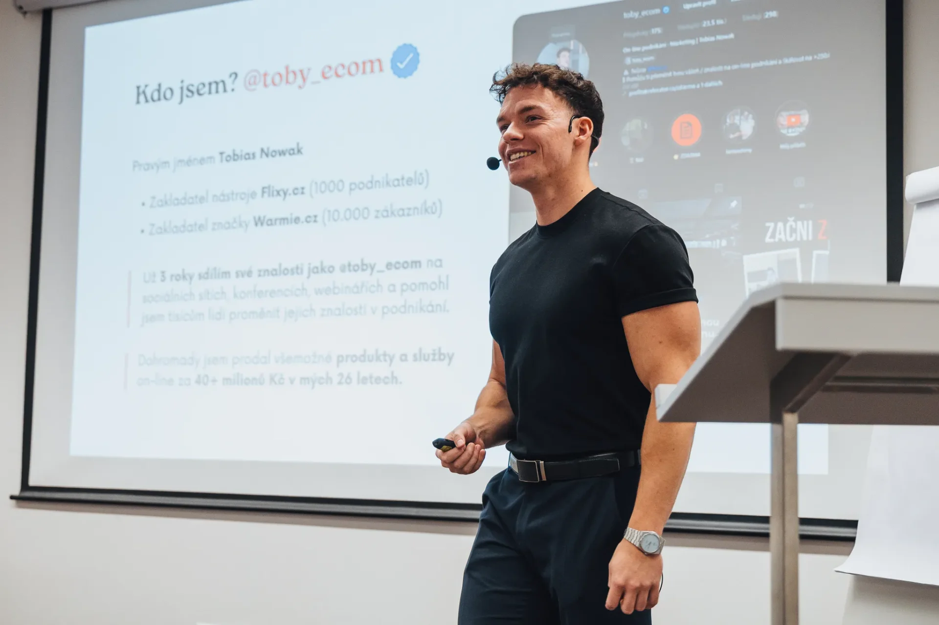 Tobias Nowak na pódiu během masterclass